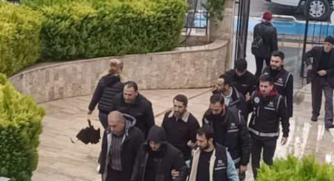 Yasa dışı yollarla yurt dışına kaçmak isterken yakalandılar