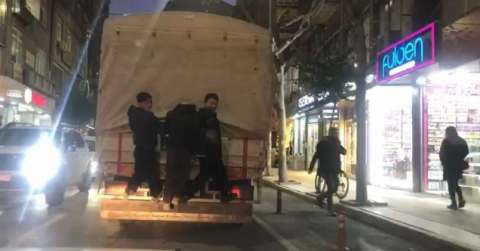 Çocukların tehlikeli oyunu kameralara yansıdı