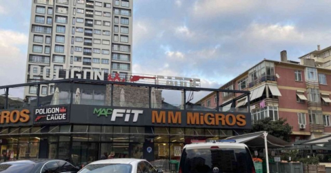 Kadıköy’de poligona gelen şahıs silahla kendi kafasına ateş etti