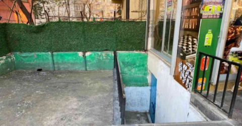 Kağıt toplayıcı kılığına girdiler, klimayı 3 dakikada götürdüler