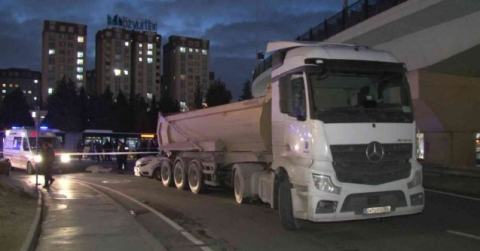Yaya geçidinde hafriyat kamyonunun ezdiği kadın hayatını kaybetti