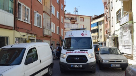 Emekli öğretmen evinde ölü bulundu