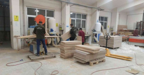 Liseli öğrenciler, üretip onardıkları masa ve sandalyelerden 3 milyon ciro elde etti