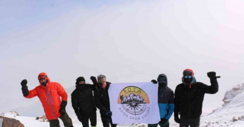 Türkiye’nin en yüksek üçüncü dağına zorlu tırmanış