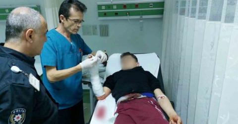 Ayağı takılıp düşünce elindeki tüfekle kendini vurdu