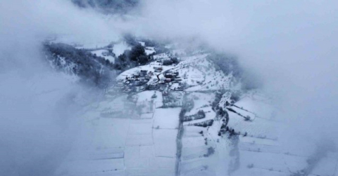 Beyaza bürünen Ilgaz Dağı’nın etekleri havadan görüntülendi
