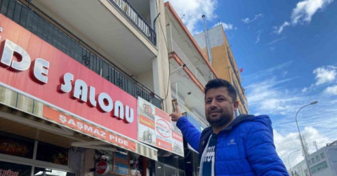 Fırtınaya dayanamayan 10 metrelik baca otomobilin üzerine düştü