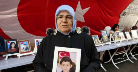 HDP önünde evlat nöbeti devam ediyor