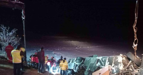 Kayseride yolcu otobüsü şarampole devrildi: 4 ölü, 24 yaralı