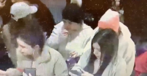 (Özel) Beşiktaşta yankesici kadınlar suçüstü yakalandı: Hırsızlık anları kamerada