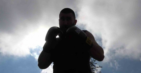 Profesyonel kick boksçu Dursun: "Türkiye’nin gücünü bir kez daha göstereceğim"