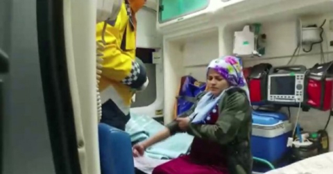 Siirtte kar yolları kapattı, doğum sancısı çeken kadın kurtarıldı