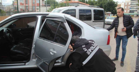 Silahlı kavgada mermiler iki otomobile isabet etti