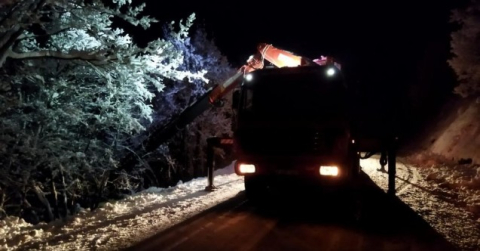 Tunceli’de otomobil şarampole uçtu