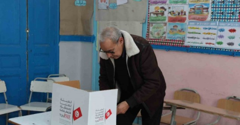 Tunus’ta halk parlamento seçimlerinin 2’nci turunda sandık başında