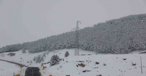 Ardahan’da Sibirya soğukları yerini kar yağışına bıraktı