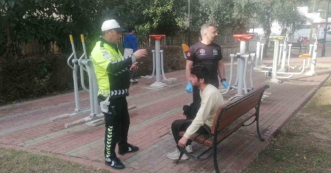 Arka arkaya yaşanan kazalarda motokuryeler kask sayesinde ölümden döndü