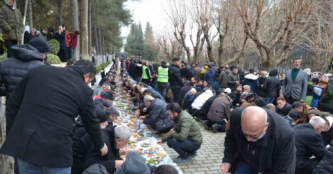 Batman’da binlerce kişi yaklaşık 2 kilometrelik yer sofrasında buluştu