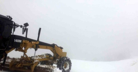 Batman’da kar nedeniyle kapanan köy yollarında çalışmaları devam ediyor