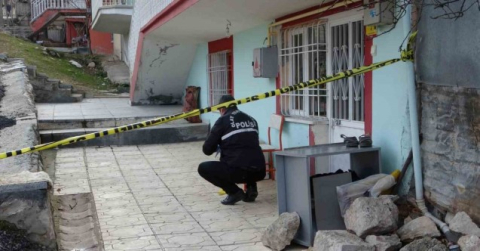 Boşanma aşamasındaki eşinin evini bastı: 2 yaralı