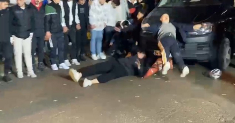 Çekmeköy’de halay çekenlerin arasına minibüsün daldığı anlar kamerada