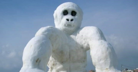 Oto tamirci, kardan heykelleri ile heykeltıraşlara adeta taş çıkardı