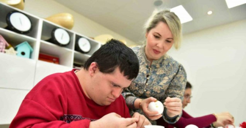 Tuzla Belediyesi Engelsiz Yaşam Merkezi’nde eğitimler aile sıcaklığında devam ediyor