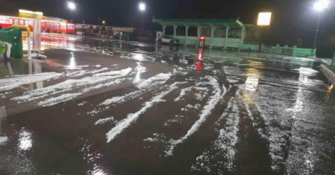 Antalya’da doludan kaçan araçlar akaryakıt istasyonlarına sağındı