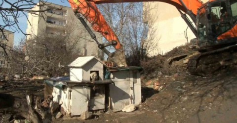 Başakşehir’de tespiti yapılan son metruk binanın yıkımı  yapıldı