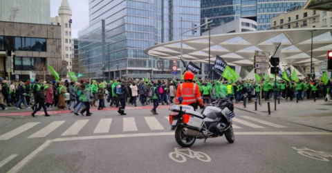 Belçika’da personel eksikliği krize yol açtı, yüzlerce çalışan sokağa indi