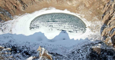 Donan gölde kartpostallık görüntüler oluştu