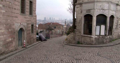 Fatih’te güpegündüz gasp: Uzun namlulu silahlarla 1 milyonluk vurgun yaptılar