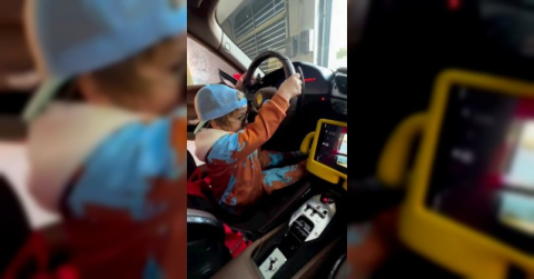 Henüz 3 yaşında: Oyuncak araba kullanır gibi Ferrari’yi kullandı