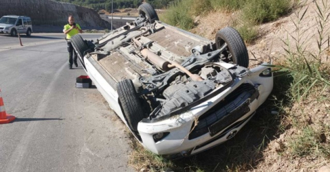 Kontrolden çıkan otomobil takla attı