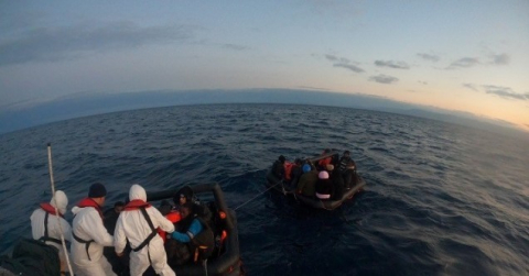 Yunanistan’ın Türk kara sularına ittiği 45 düzensiz göçmen kurtarıldı