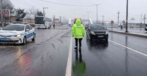 Kar yağışı polisi harekete geçirdi