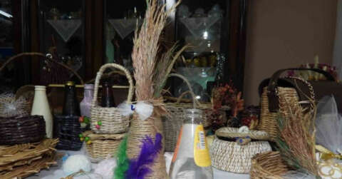 Sokağa atılan atıklar, el emeğiyle sanata dönüşüyor