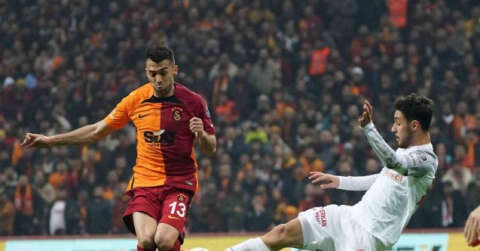 Spor Toto Süper Lig: Galatasararay: 1 - Ümraniyespor: 2 (İlk yarı)