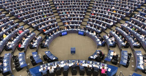 AP, Tarabella ve Cozzolino’nun dokunulmazlıklarını kaldırdı