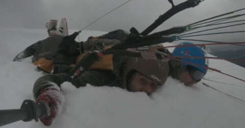 Artvin’de kar üzerinde yamaç paraşütü nefes kesti