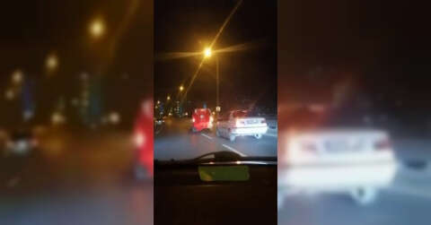 Asker konvoyunda tehlikeli hareketler sergileyen sürücüler kamerada