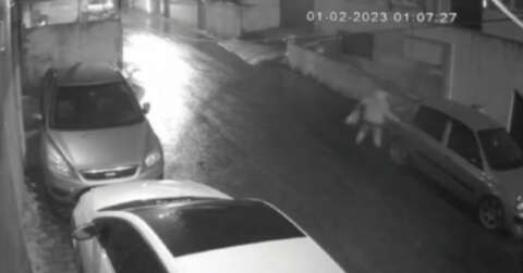 Ataşehir’de şahısları sokak ortasında otomobili çizip yazılar yazdı