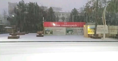 Diyarbakır ilçeleri beyaz örtüyle kaplandı