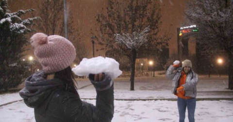 Elazığ’da yoğun kar yağışı etkili oldu, vatandaş doyasıya eğlendi
