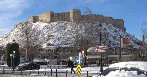 Gaziantep güne beyaz örtüyle uyandı