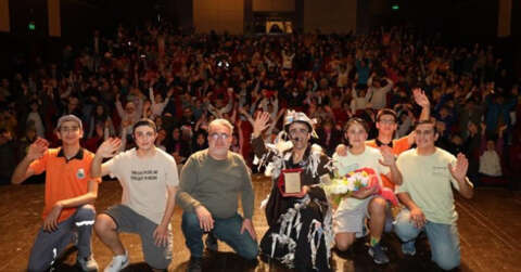 İnegöl’ün ‘Temizlik’ konulu oyunu Uşak’ta sergilendi