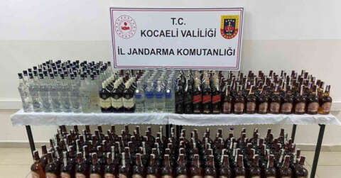 İş yerinde 425 şişe gümrük kaçağı alkol ele geçirildi