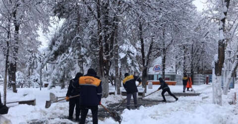 Malatya’da 530 kırsal mahallenin yolu kardan kapandı