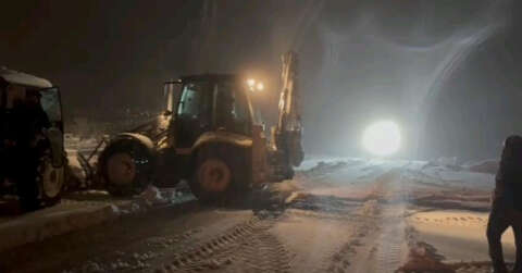 Nişan töreni dönüşü kar yağışına hazırlıksız yakalananlara belediye ekipleri ulaştı