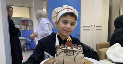 Ümraniyeli çocuklar anneleri ile pasta yaptı, doyasıya eğlendi